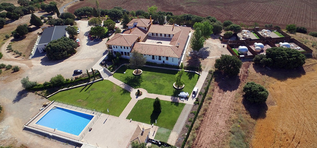 Experiencias diarias en la casa de campo: senderismo, cultivo local y talleres artesanales